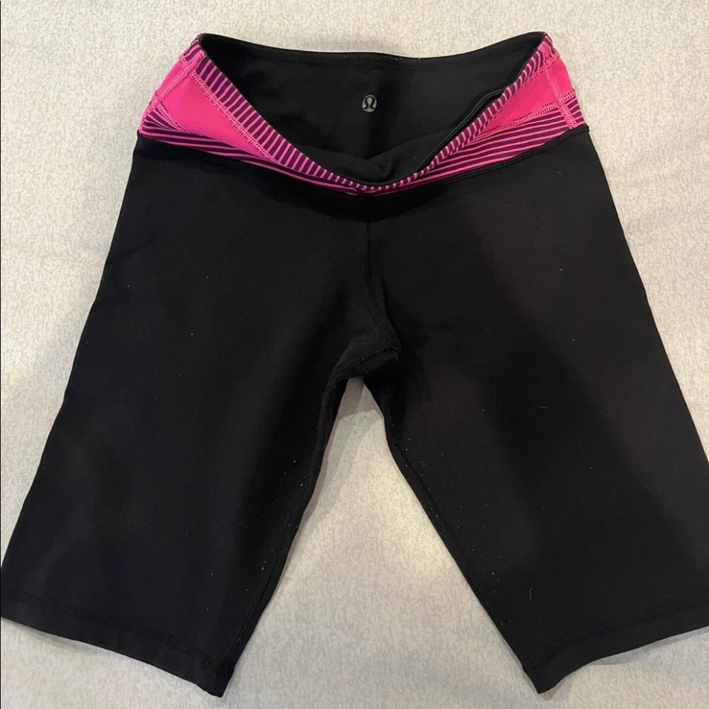 LULULEMON biker shorts. size 6. Reversible